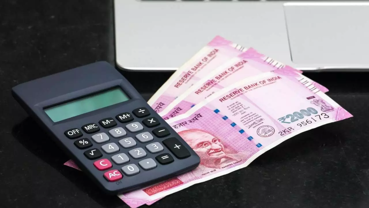 ₹2000 and calculator
