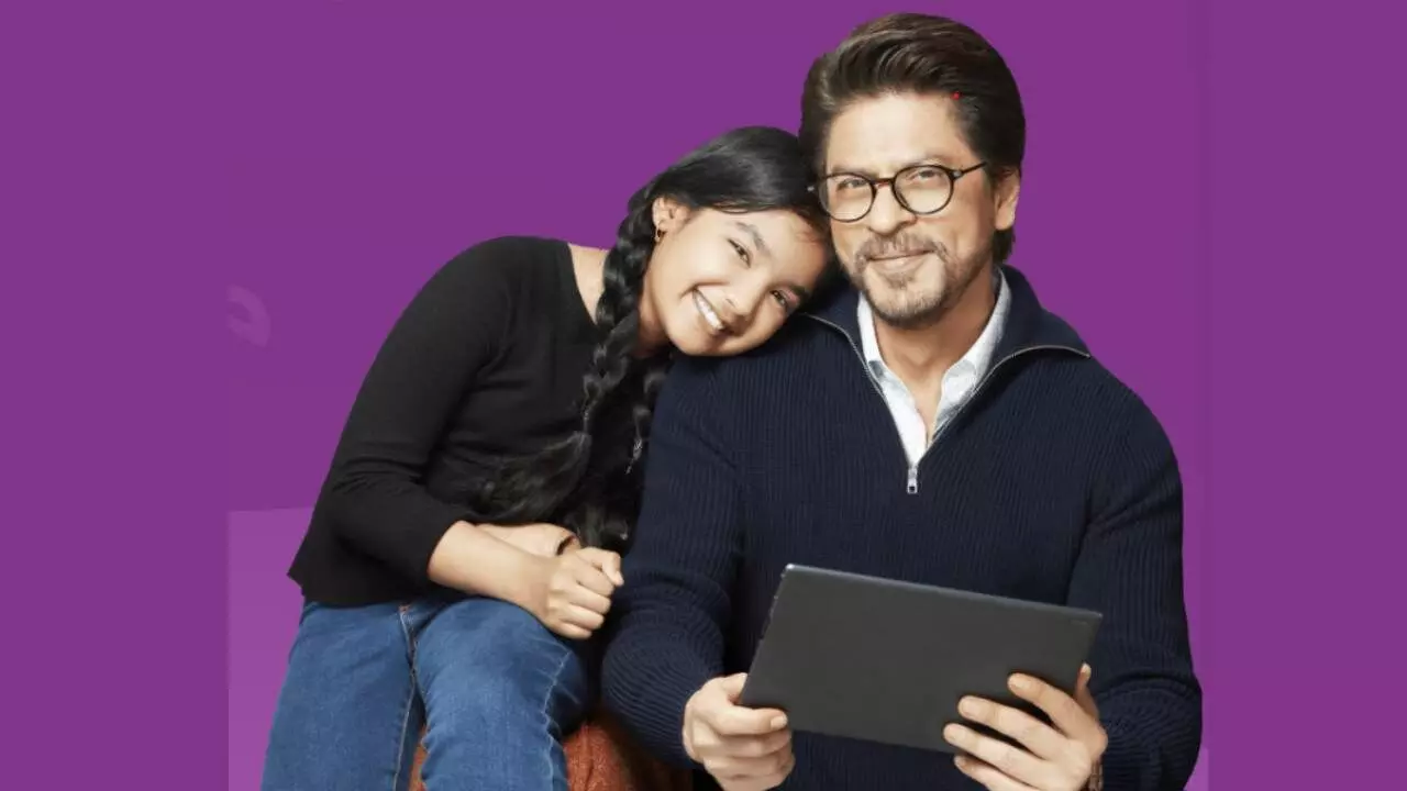 Sharukh Khan with a child