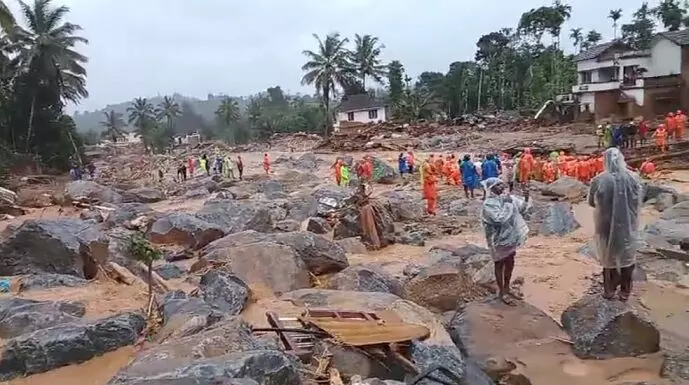 ദുരന്തമലയില്‍ നോവിന്റെ വിങ്ങല്‍;   കാണാതായവരില്‍ വിദേശികളുമെന്ന് സംശയം