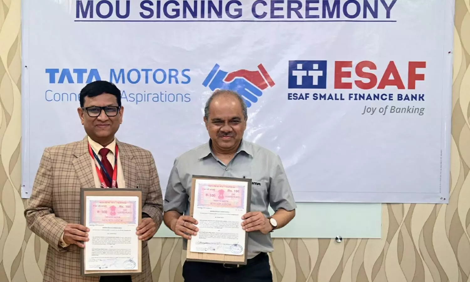 Mr. Vinay Pathak, Vice President & Business Head – SCV&PU, Tata Motors along with Mr. Hemant Kumar Tamta, Executive Vice President, ESAF Small Finance Bank at the MoU signing ceremony