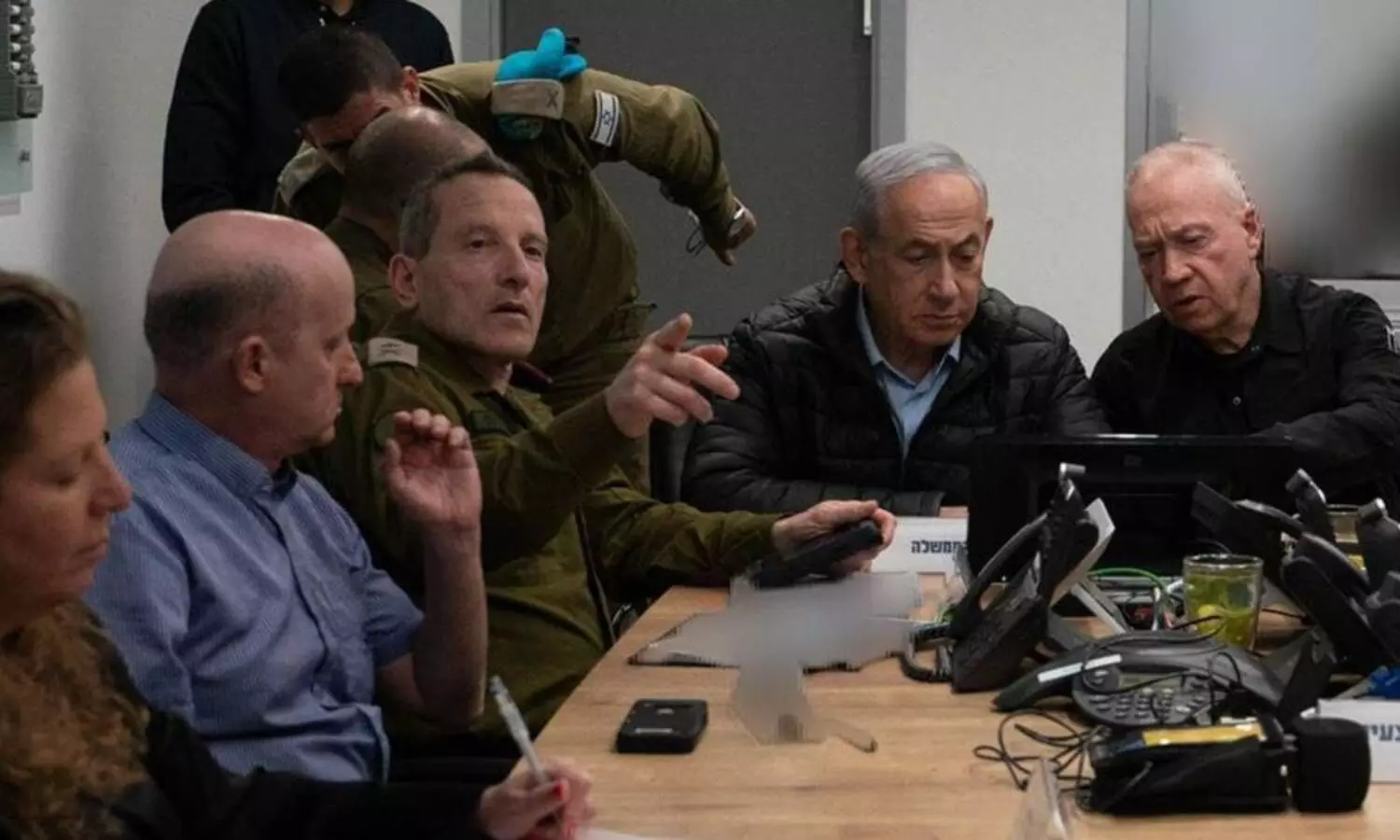 israel prime minister benjamin nethanyahu with soldiers