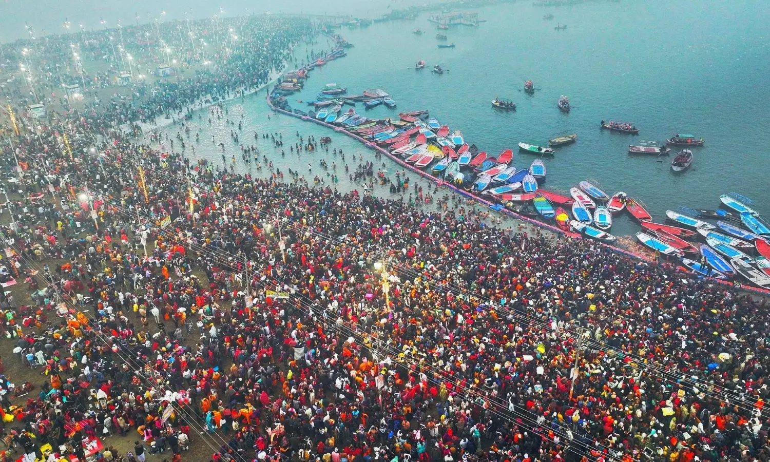 people gathered for maha kumbh mela in uthar pradesh